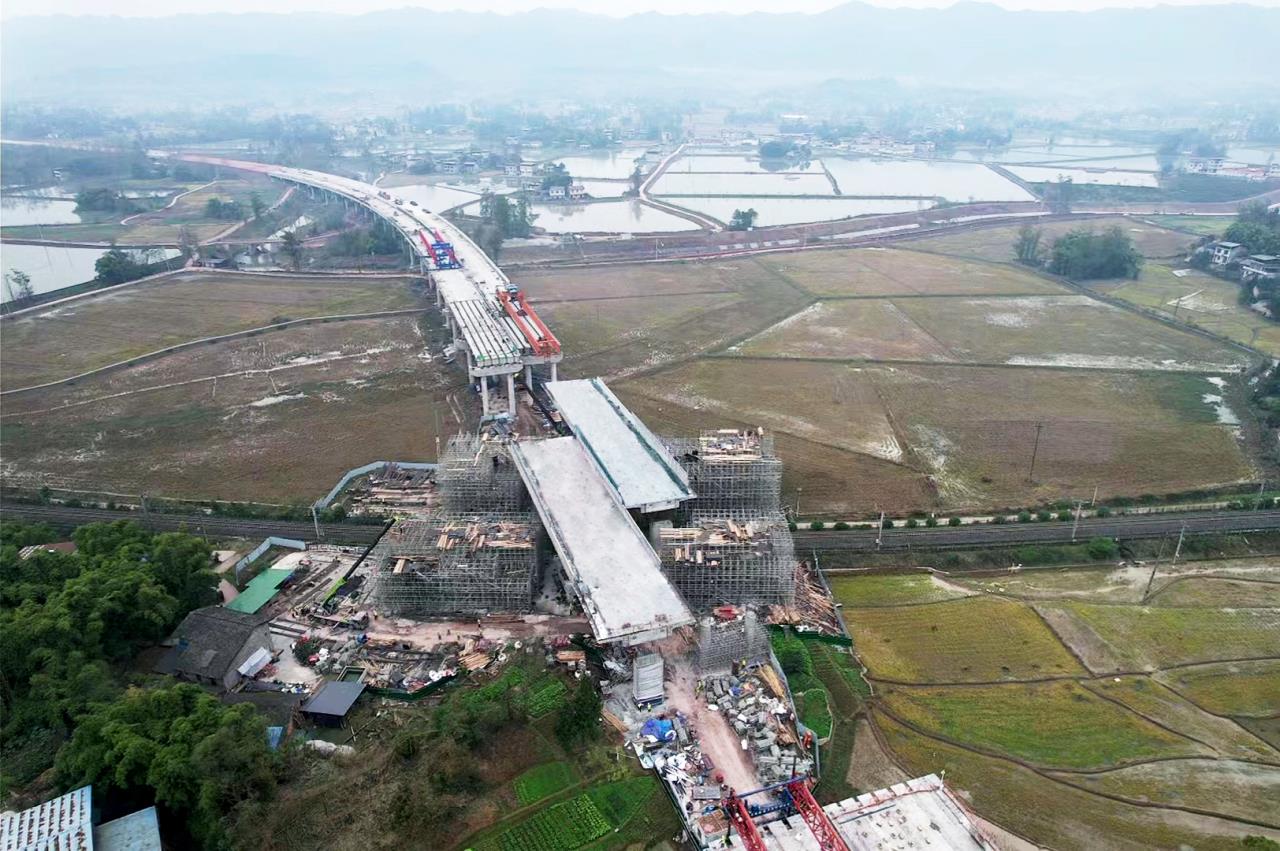 媒体关注 | 报恩寺特大桥成功“转体” 开梁高速主线即将贯通